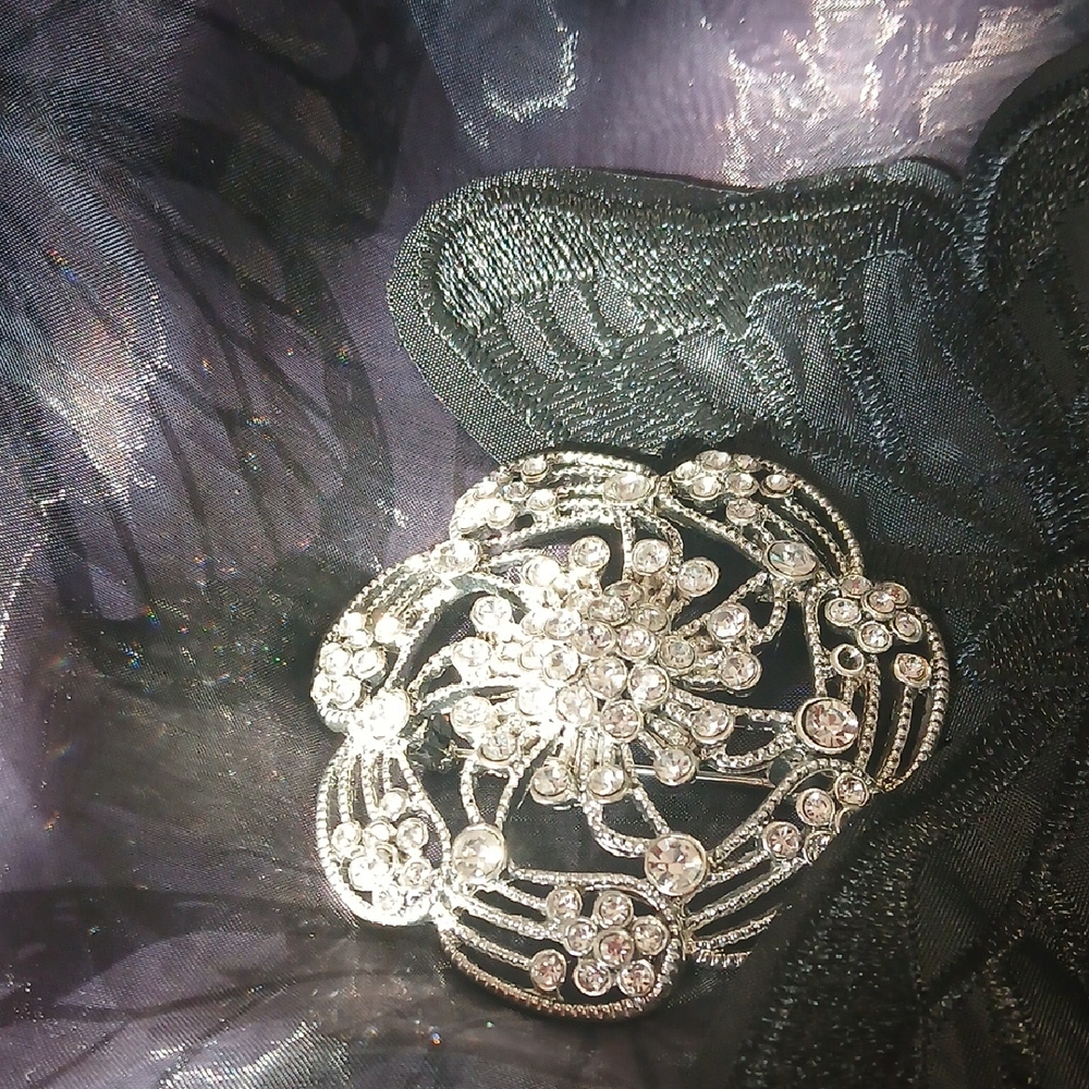Elegant Silver Floral Brooch